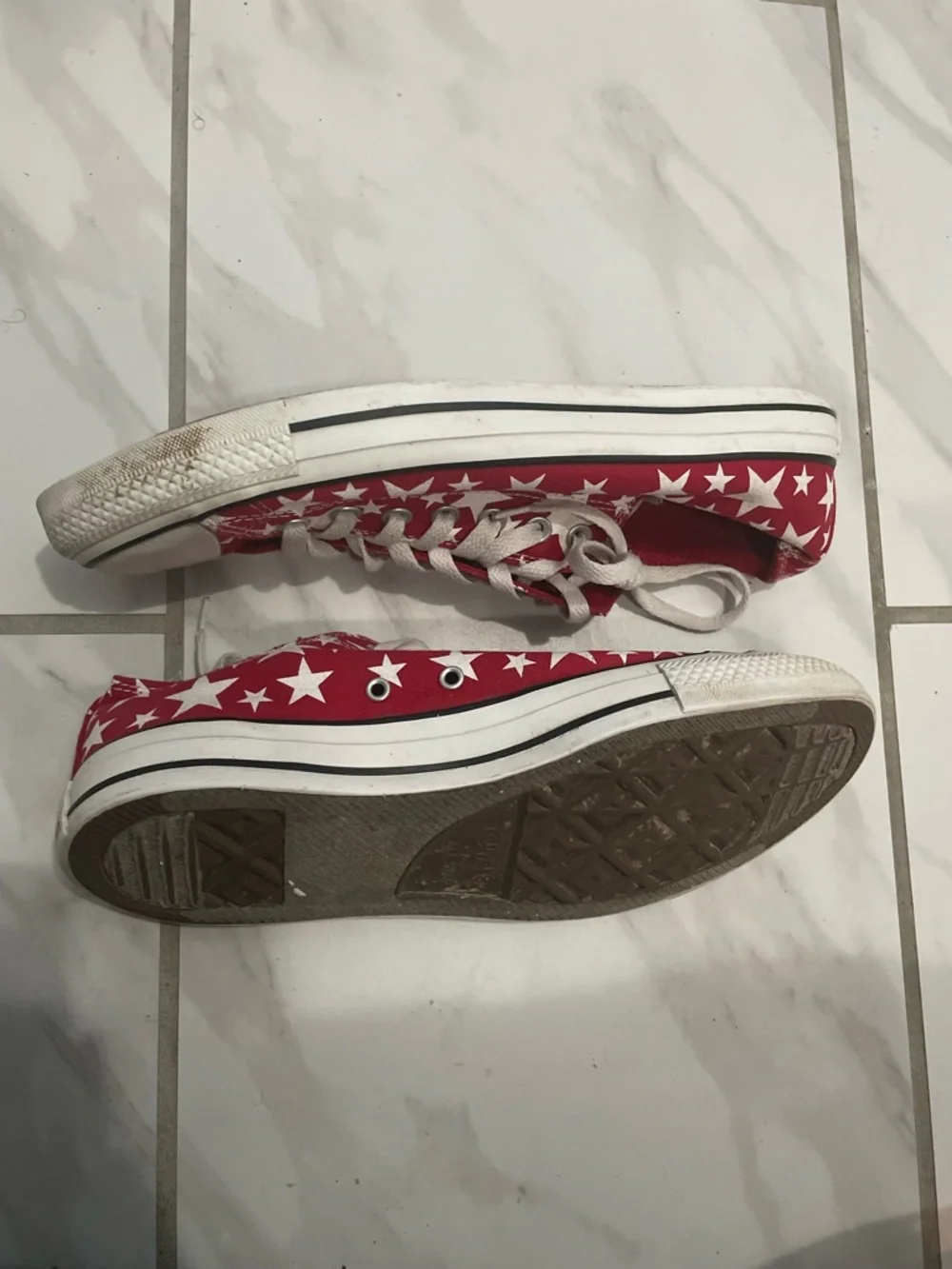 Converse Red Star-Print Low Top Sneakers - Picture 4 of 7